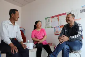 宋建国：以真心待群众 以真情解难题图片