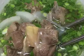 高级厨师长教您“正确做法”的炖羊肉，营养不流失，羊汤好喝不腻图片