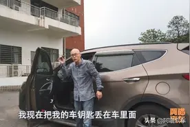 遥控钥匙放在车上，到底能不能锁上车门？图片