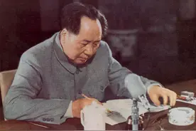 郭沫若写首《满江红》，毛主席认为部分字句言过其实，便也写一首图片