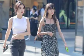 看街拍 学搭配：10组闺蜜逛街穿搭 哪套最吸睛？图片