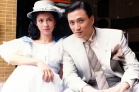 58岁汤镇业和妻子近照，一家人幸福美满，网友：厉害了我的皇阿玛图片