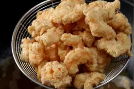 教你用菠萝咕咾肉的做法做虾仁，酸甜适口，菠萝清香解腻，超下饭视频封面