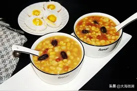 大碴子粥咸鹅蛋绝配，东北人就爱这一口，润肠通便不长胖图片