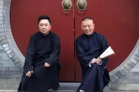 从相声奇才到成阶下囚，当红时抛下冯巩移居海外的刘伟，得罪了谁图片