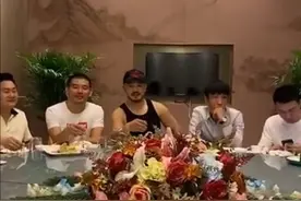 刘二狗和一龙上演新的剧本，线下欢聚一堂，太过于真实图片