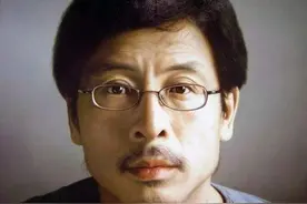 他画一只鸟卖了82万，有人质疑是儿童水平，专家：你往鸟眼睛里看图片