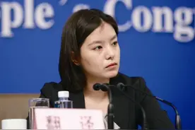 女翻译官姚梦瑶：被称外交部“女神”，可以靠颜值却偏偏靠才华图片