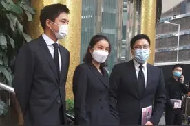 郭晶晶出席赌王葬礼，黑西装平底鞋朴素大方，不爱名牌却被嘲抠门图片