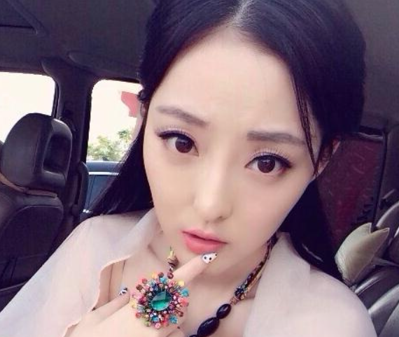 王洁曦去世6年,生前因《丑女无敌》爆红,为演戏曾去夜总会试台