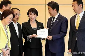 日本总裁来中国，首次乘坐中国高铁后感到难过：原来国内都是假象图片