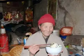 终南山第一女隐士，85岁能连续打坐108天，称能与佛祖交流图片