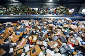 隐秘的快递盲盒灰产：10块一斤，买到的都是“垃圾”图片