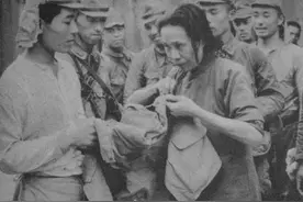 日军意图抓到杨成武的孩子，一妇女急中生智给孩子喂奶，死里逃生图片