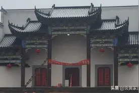 芜湖市无为泉塘祈雨村宝德堂《濡湏枫林何氏四修谱序》图片