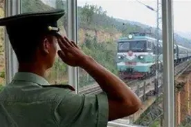 55年前，一位少年被浇筑进水泥桥墩，如今火车经过都要为他鸣笛图片