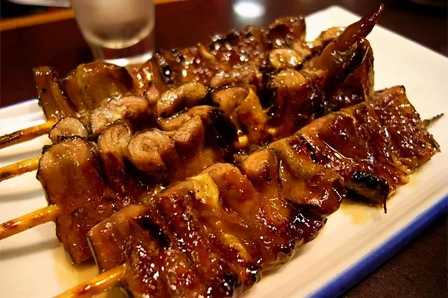 海底最奇特的共生关系，隐鱼为什么喜欢往海参的后面钻？