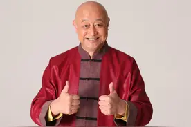 63岁陈寒柏坐轮椅现身，首回应拜干爹缘由，透露常贵田先生近况图片