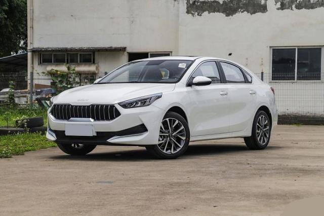 油耗堪比日系，配置不输国产，定价不高优惠大，起亚K3值得买吗？