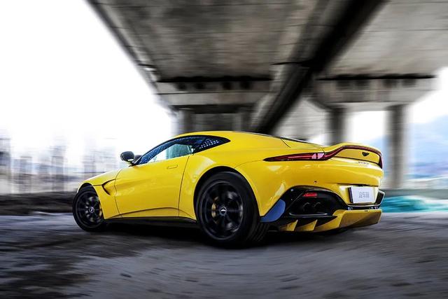 深度 | 柠檬雪糕，阿斯顿·马丁 V8 Vantage