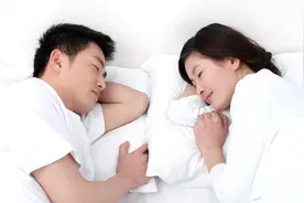 出轨老公的好兄弟，老公发现后大方成全我们，1年后我后悔莫及图片
