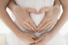 年轻夫妻想打胎被拒，医生为何力保头胎，理由并非是迷信图片