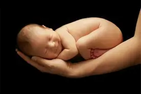 你还记得，第一次见到自己的宝宝时，是什么感受吗？图片