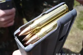 在战场上战士们是怎么知道自己枪里还多少子弹的？图片