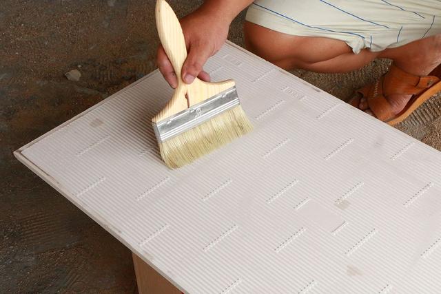 卫生间做完防水，贴不上瓷砖？都是因为泥瓦工人不懂这些方法