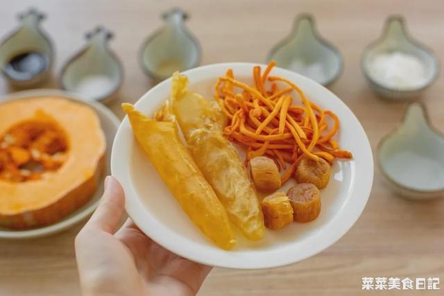 花胶鸡脚虫草花干贝汤 花胶鸡脚虫草花汤功效