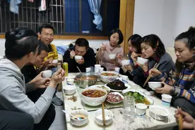 网友奔现，一起去买了1只鸭子和3斤五花肉，做了一桌美食图片