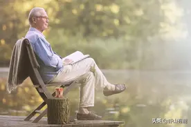 卧病在床多年才看透：所谓的亲情、钱财和孩子，都不过是过眼云烟图片