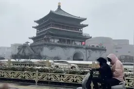 西安初雪，雪中的钟楼有多美！图片