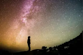 用数字、尺寸、光、声、热和时间这六种谱系的不同尺度看宇宙图片