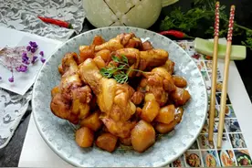 1瓶啤酒就能做出美味的鸡翅，麦芽香和肉香的结合，香味独特诱人图片