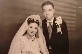 80年代婚纱照保守，90年代浓浓“影楼风”，你最钟意哪款婚纱照？图片