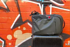 一年出差三百天，背上背包，拉着行李箱就出发图片