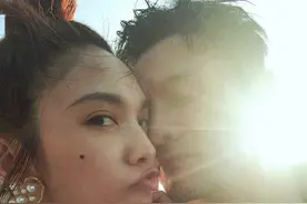 杨丞琳卡点为老公庆生，公开求婚画面，李荣浩单膝跪地亲吻太温馨图片