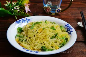 土豆丝怎么炒才不断不粘？农家菜老板出绝招，口感醇香有嚼劲图片