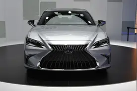 2022款雷克萨斯ES率先亮相，入门上涨6千，还会加价吗？图片