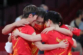 乒乓球女团夺冠！教练李隼评王曼昱：她始终抱着为国立功心态图片