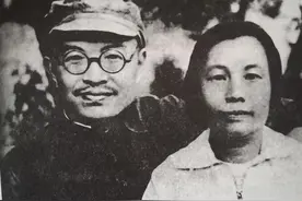 刘英：走完艰苦长征，和张闻天结婚，毛泽东笑称：你是开明娘娘图片