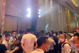 黄埔中央城：科学城里的一个醉汉图片