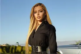 好家伙，贝弗利又换女友了！身材、颜值都算顶级，关键是还很爱他图片