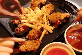 男童吃了隔夜的炸鸡薯条食物中毒变“紫人”！罪魁祸首竟然是亚硝酸盐中毒图片
