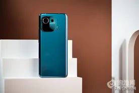 无短板的性能旗舰 小米11 Pro手机外观图赏图片