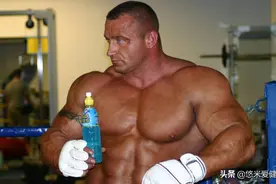 大力士五冠王马瑞斯，曾拖动40吨重的飞机，如今转战职业综合格斗图片