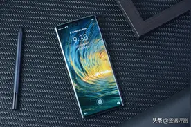 荣耀V40轻奢版开箱：重约169克，这手感实在是太轻薄了图片