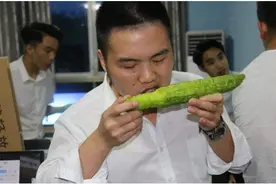 新总监上台，销售业绩不达标就罚吃苦瓜，加班3个月员工造反了图片