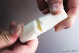 山药去皮时手发痒，只需要3个动作，山药白净不发黑，手也不痒了图片